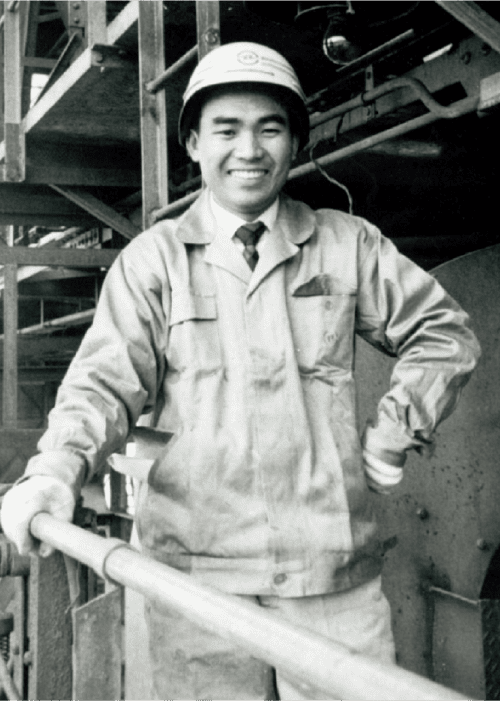 コンベアメーカー勤務時代の矢野社長（1963年）